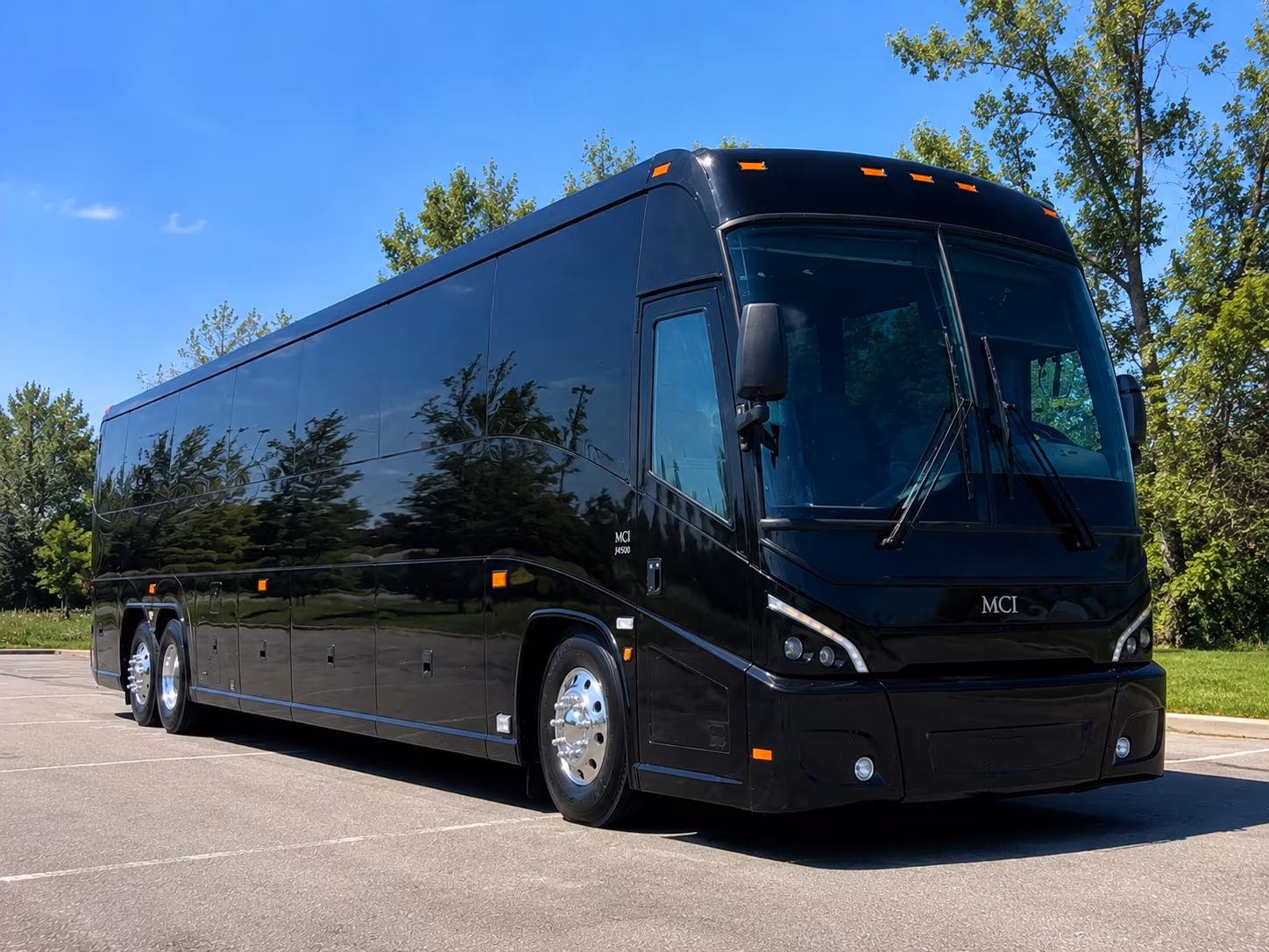 guest shuttle buses between jackson hotel blocks and clinton wedding venues